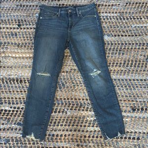 Frayed ankle jeans